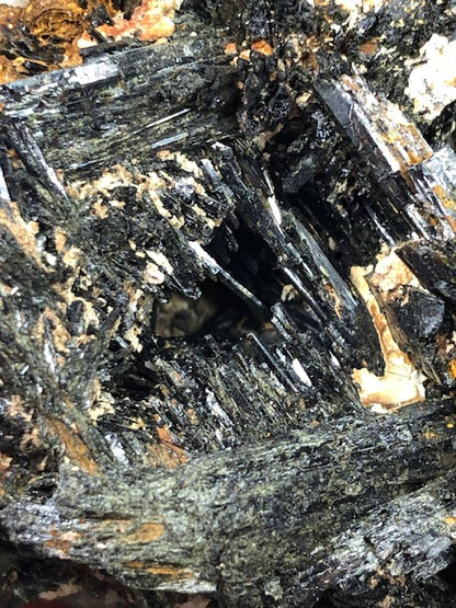 Aegirin Kristallstufen groß in bester Qualität, Rauchquarz, Feldspat, Zirkon, Akmit, Ägirin