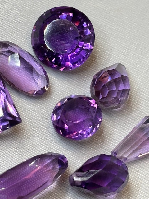 Facettierte Amethyst in Edelsteinqualität, Brasilien & Uruguay