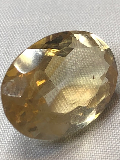 Imperial Topas facettiert in Edelsteinqualität, ca. 18mmx 12mmx 8mm facettierter Goldtopas