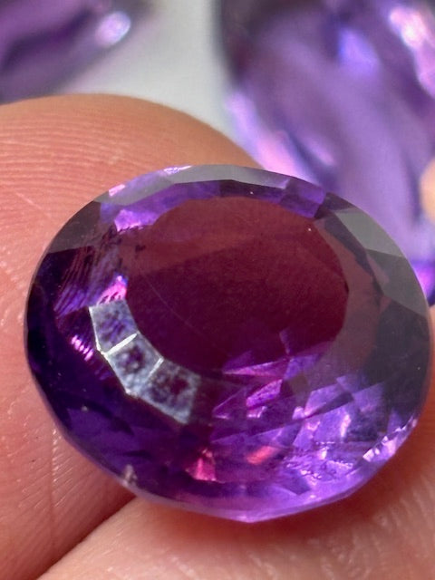 Facettierte Amethyst in Edelsteinqualität, Brasilien & Uruguay