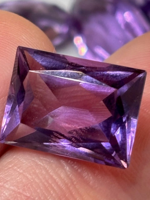 Facettierte Amethyst in Edelsteinqualität, Brasilien & Uruguay