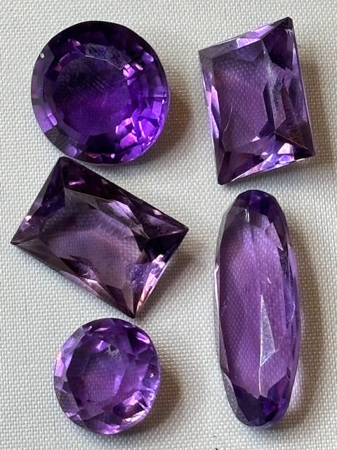 Facettierte Amethyst in Edelsteinqualität, Brasilien & Uruguay