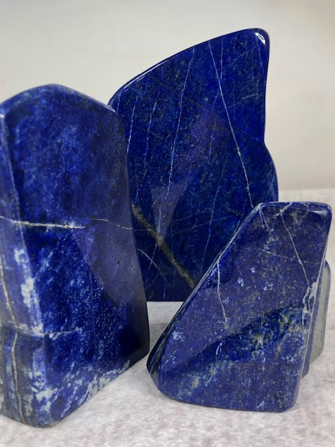 Lapis Lazuli freistehende Formen in bester Qualität