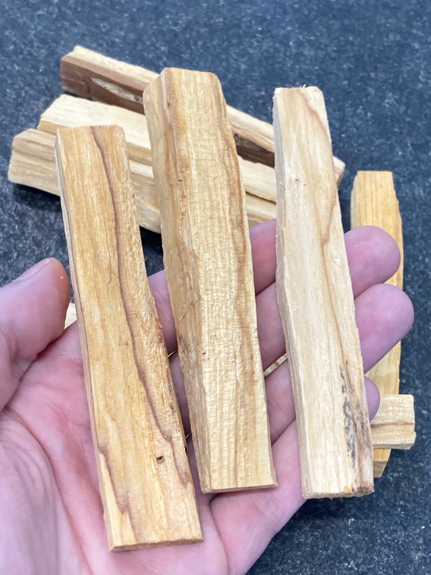 Palo Santo heiliges Holz in bester Qualität, Bursera graveolens