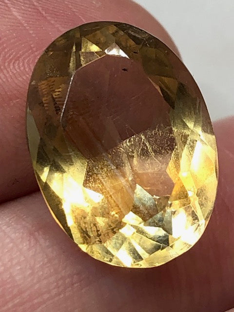 Imperial Topas facettiert in Edelsteinqualität, ca. 18mmx 12mmx 8mm facettierter Goldtopas