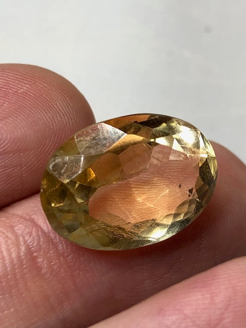 Imperial Topas facettiert in Edelsteinqualität, ca. 18mmx 12mmx 8mm facettierter Goldtopas