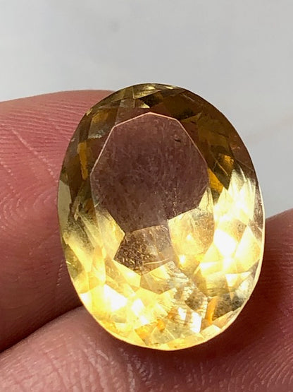 Imperial Topas facettiert in Edelsteinqualität, ca. 18mmx 12mmx 8mm facettierter Goldtopas