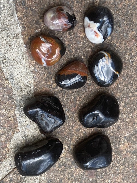 Onyx schwarz oder Sardonyx Trommelsteine in bester Qualität