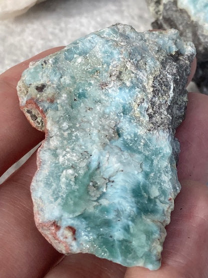 Larimar Rohsteine in sehr guter Qualität, blauer Pektolith, Delphinstein, Atlantisstein