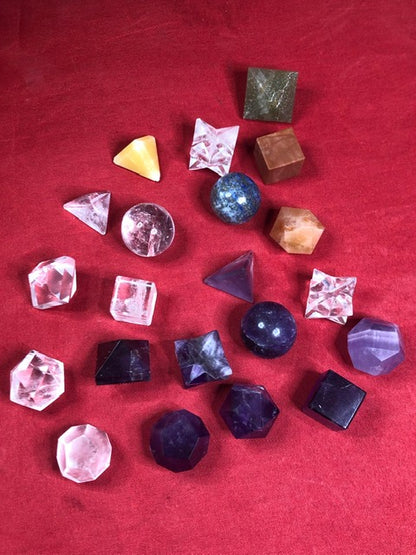 Heilige Geometrie Platonische Körper in bester Qualität Bergkristall, Amethyst oder 7 Chakra Set